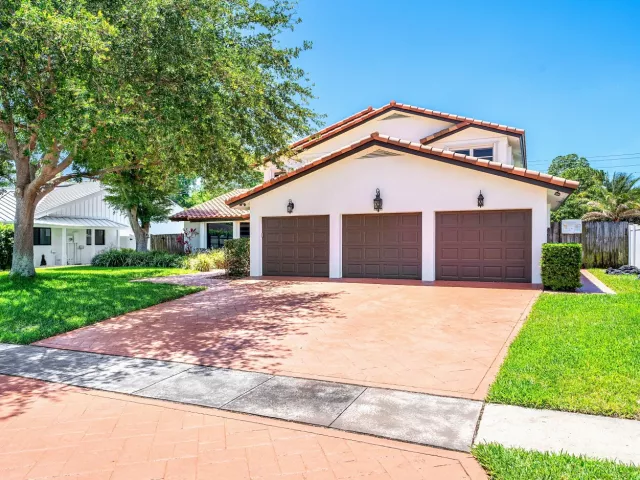 6-bedroom home for sale in Boca Raton - 1560 SW 17th Street - MondialRealty