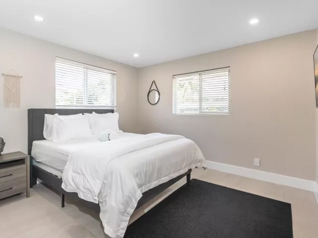 4-bedroom home for rent in Pompano Beach - 300 SE 8th Court - MondialRealty
