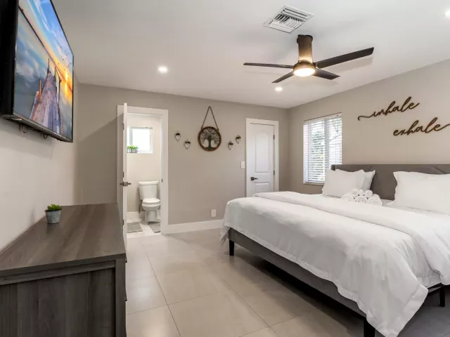 4-bedroom home for rent in Pompano Beach - 300 SE 8th Court - MondialRealty