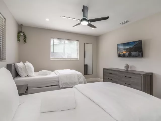 4-bedroom home for rent in Pompano Beach - 300 SE 8th Court - MondialRealty