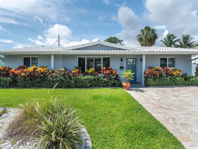 4-bedroom home for rent in Pompano Beach - 300 SE 8th Court - MondialRealty