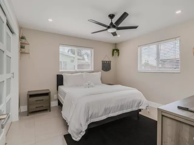 4-bedroom home for rent in Pompano Beach - 300 SE 8th Court - MondialRealty