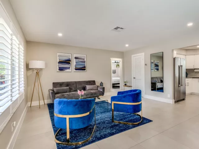 4-bedroom home for rent in Pompano Beach - 300 SE 8th Court - MondialRealty