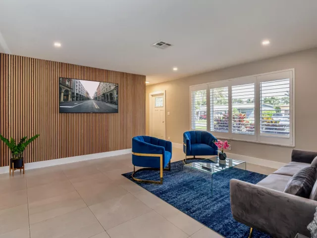 4-bedroom home for rent in Pompano Beach - 300 SE 8th Court - MondialRealty