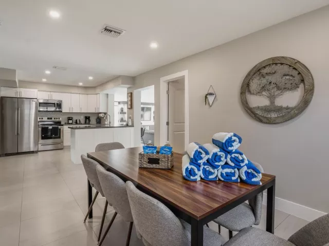 4-bedroom home for rent in Pompano Beach - 300 SE 8th Court - MondialRealty