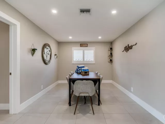 4-bedroom home for rent in Pompano Beach - 300 SE 8th Court - MondialRealty