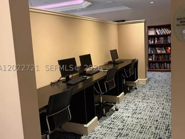 2-bedroom condo for sale in Aventura - 20000 E Country Club Dr 601 - MondialRealty