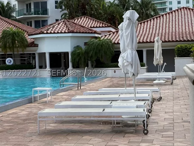 2-bedroom condo for sale in Aventura - 20000 E Country Club Dr 601 - MondialRealty