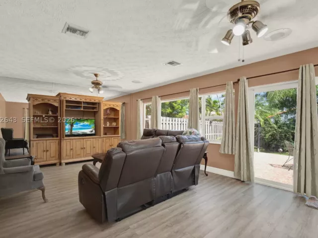 3-bedroom home for sale in Miami - 10813 SW 158th Ln - MondialRealty