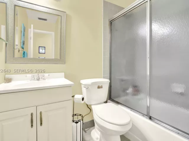 3-bedroom home for sale in Miami - 10813 SW 158th Ln - MondialRealty