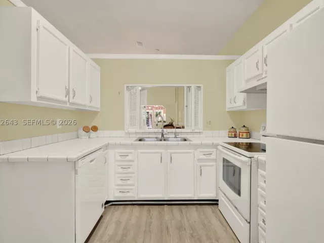 3-bedroom home for sale in Miami - 10813 SW 158th Ln - MondialRealty