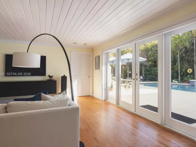 5-bedroom home for rent in Miami - 7290 SW 77th Ter - MondialRealty