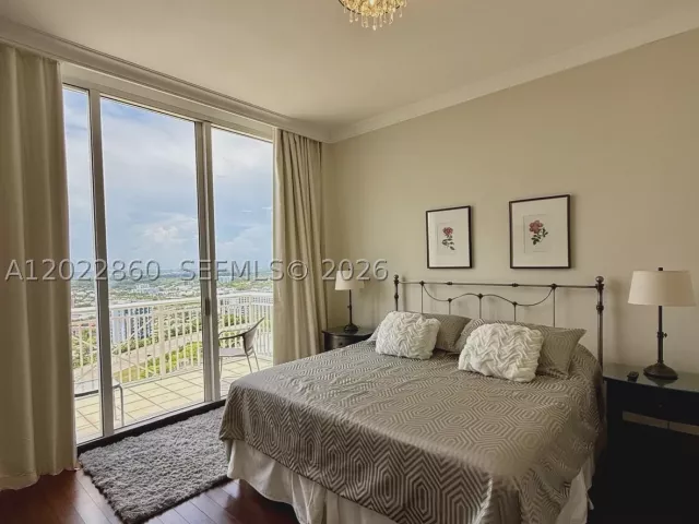 3-bedroom condo for rent in Aventura - 19501 W Country Club Dr TS-03 - MondialRealty