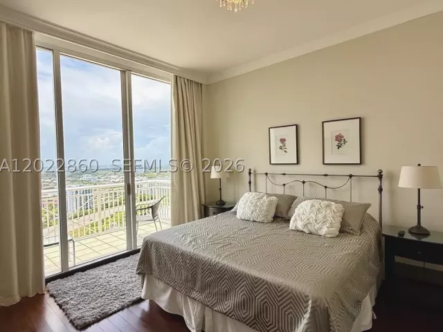3-bedroom condo for rent in Aventura - 19501 W Country Club Dr TS-03 - MondialRealty