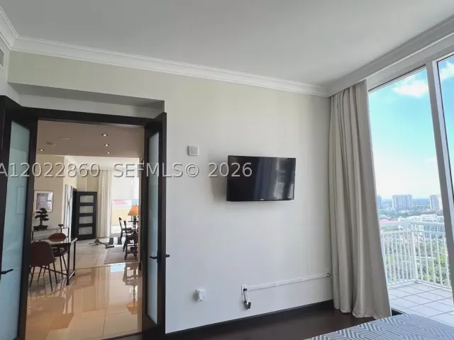 3-bedroom condo for rent in Aventura - 19501 W Country Club Dr TS-03 - MondialRealty