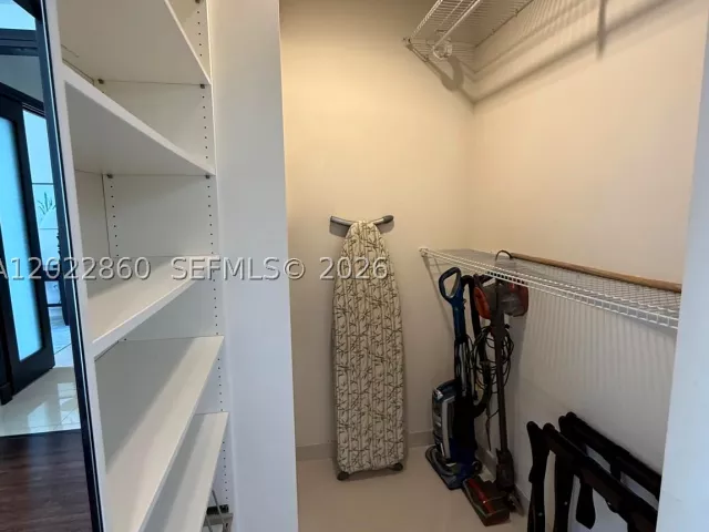 3-bedroom condo for rent in Aventura - 19501 W Country Club Dr TS-03 - MondialRealty