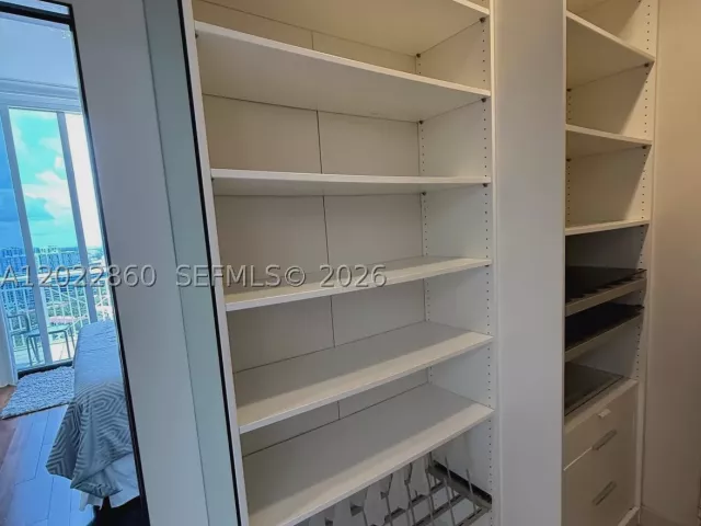 3-bedroom condo for rent in Aventura - 19501 W Country Club Dr TS-03 - MondialRealty