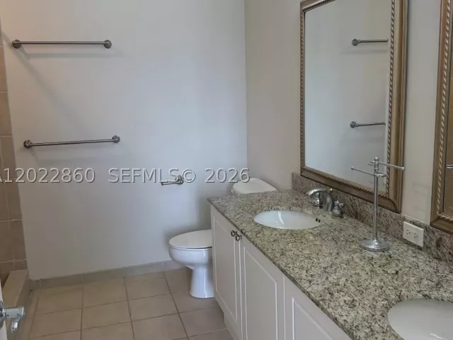 3-bedroom condo for rent in Aventura - 19501 W Country Club Dr TS-03 - MondialRealty