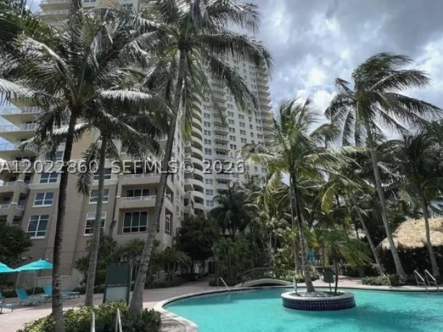 3-bedroom condo for rent in Aventura - 19501 W Country Club Dr TS-03 - MondialRealty