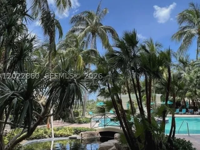 3-bedroom condo for rent in Aventura - 19501 W Country Club Dr TS-03 - MondialRealty
