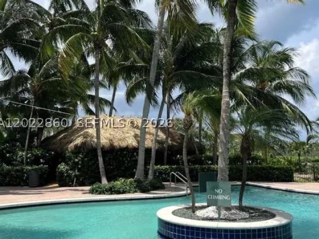 3-bedroom condo for rent in Aventura - 19501 W Country Club Dr TS-03 - MondialRealty