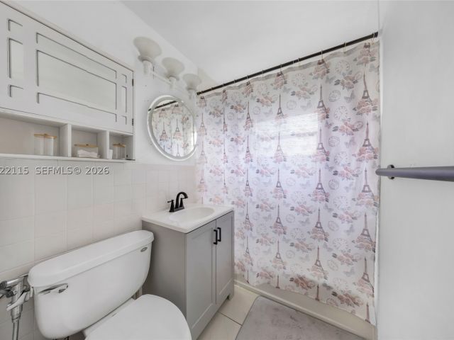 2-bedroom home for sale in Hollywood - 2411 Fletcher St - MondialRealty