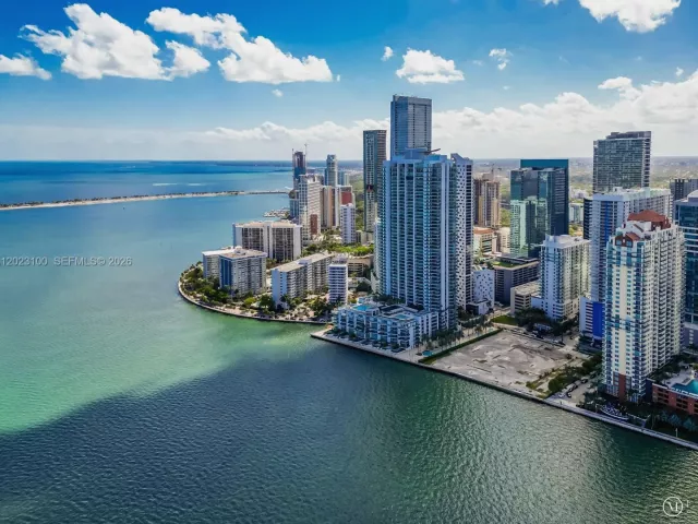 3-bedroom condo for rent in Miami - 1331 Brickell Bay Dr 2007 - MondialRealty