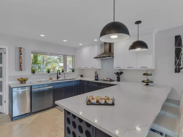4-bedroom home for rent in Lauderdale By The Sea - 272 Imperial Lane - MondialRealty