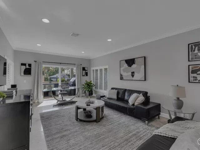 4-bedroom home for rent in Lauderdale By The Sea - 272 Imperial Lane - MondialRealty