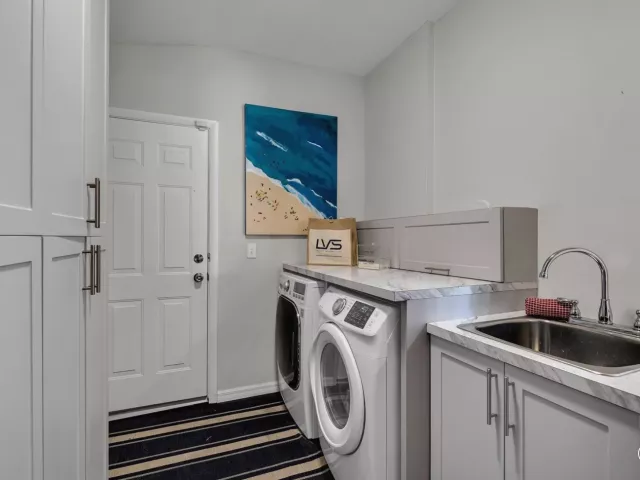 4-bedroom home for rent in Lauderdale By The Sea - 272 Imperial Lane - MondialRealty
