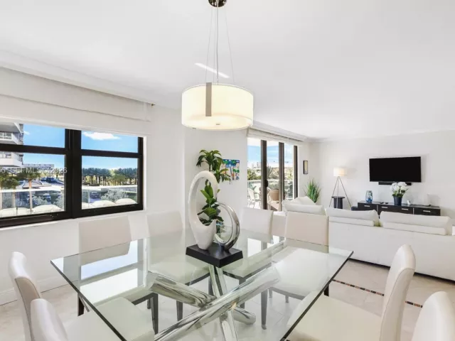 2-bedroom condo for rent in Bal Harbour - 9801 Collins Ave 5S - MondialRealty