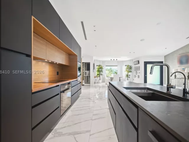 5-bedroom home for sale in North Miami Beach - 16431 NE 34th Ave - MondialRealty
