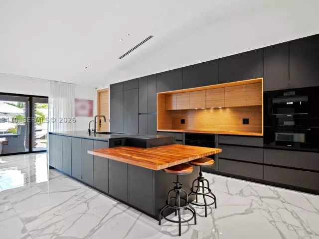 5-bedroom home for sale in North Miami Beach - 16431 NE 34th Ave - MondialRealty