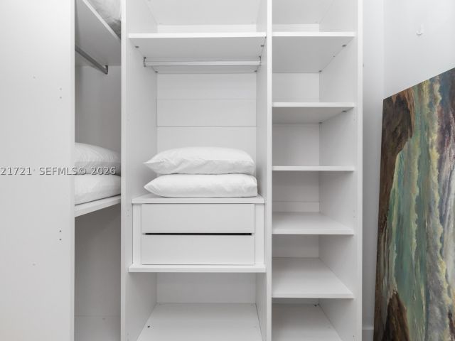2-bedroom condo for sale in Miami - 460 NE 28th St 3105 - MondialRealty