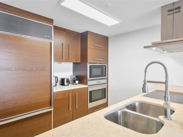 1-bedroom condo for sale in Miami - 485 Brickell Ave 4206 - MondialRealty