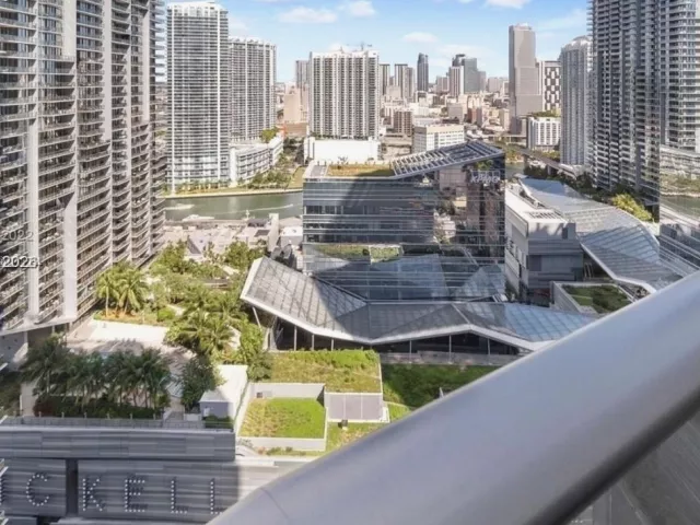 2-bedroom condo for rent in Miami - 45 SW 9th St 2908 - MondialRealty