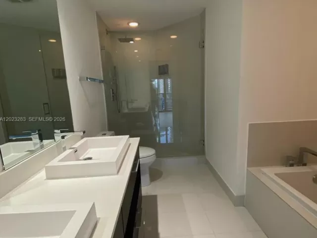 2-bedroom condo for rent in Miami - 55 SW 9th St 1503 - MondialRealty
