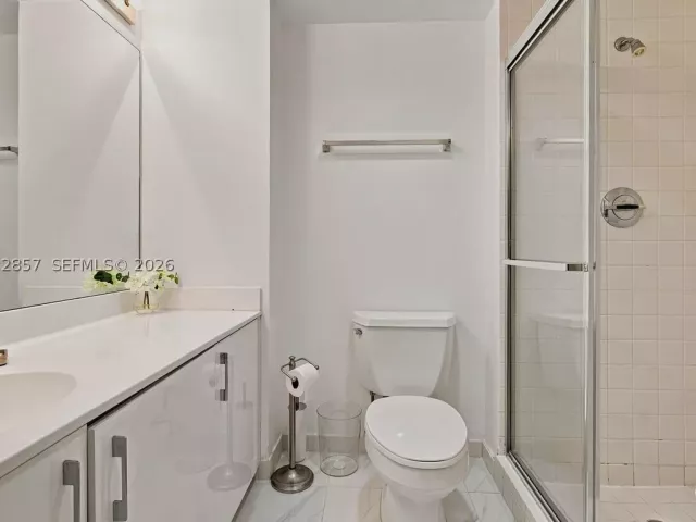2-bedroom condo for rent in Aventura - 20185 E Country Club Dr 1104 - MondialRealty