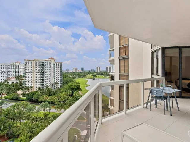 2-bedroom condo for rent in Aventura - 20185 E Country Club Dr 1104 - MondialRealty