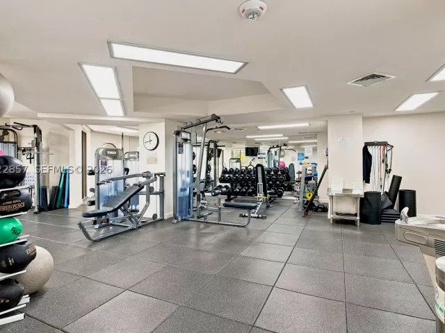 2-bedroom condo for rent in Aventura - 20185 E Country Club Dr 1104 - MondialRealty