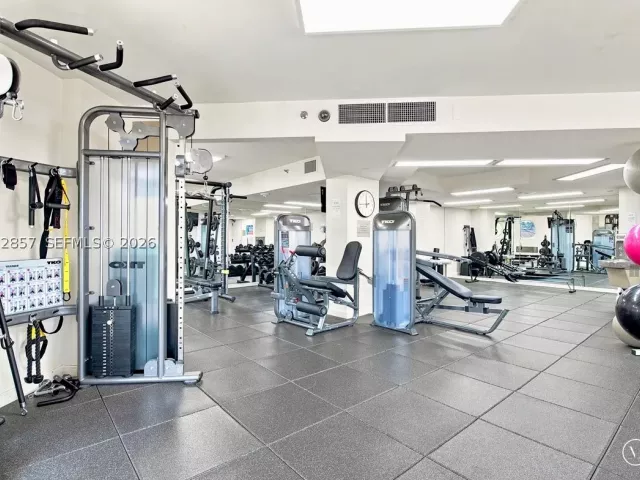 2-bedroom condo for rent in Aventura - 20185 E Country Club Dr 1104 - MondialRealty