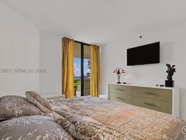 2-bedroom condo for rent in Aventura - 20185 E Country Club Dr 1104 - MondialRealty