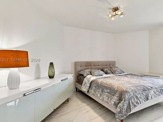 2-bedroom condo for rent in Aventura - 20185 E Country Club Dr 1104 - MondialRealty