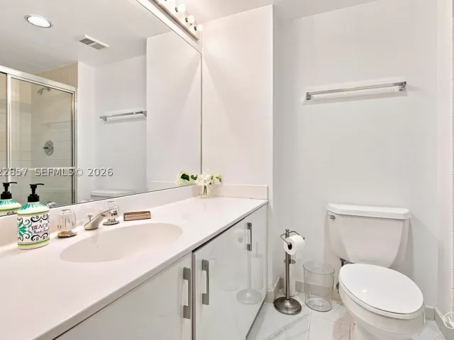 2-bedroom condo for rent in Aventura - 20185 E Country Club Dr 1104 - MondialRealty
