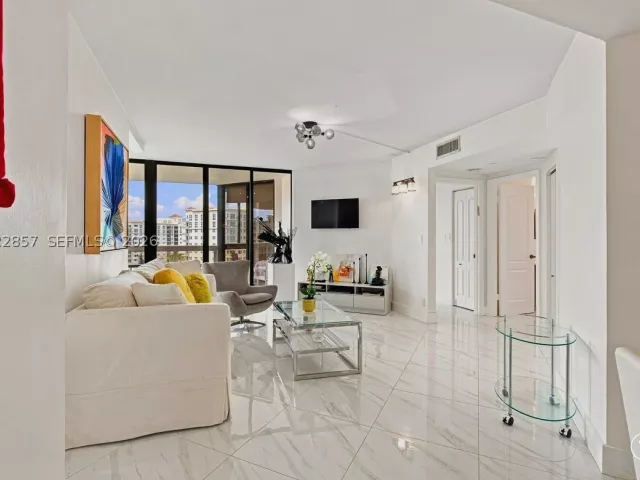 2-bedroom condo for rent in Aventura - 20185 E Country Club Dr 1104 - MondialRealty
