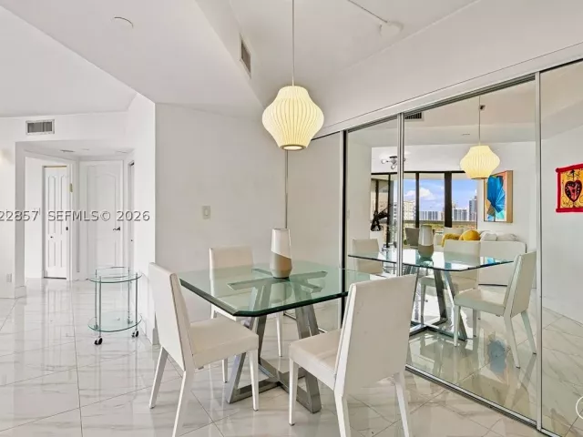 2-bedroom condo for rent in Aventura - 20185 E Country Club Dr 1104 - MondialRealty