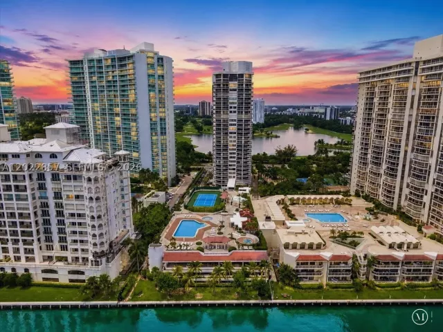 2-bedroom condo for rent in Aventura - 20185 E Country Club Dr 1104 - MondialRealty