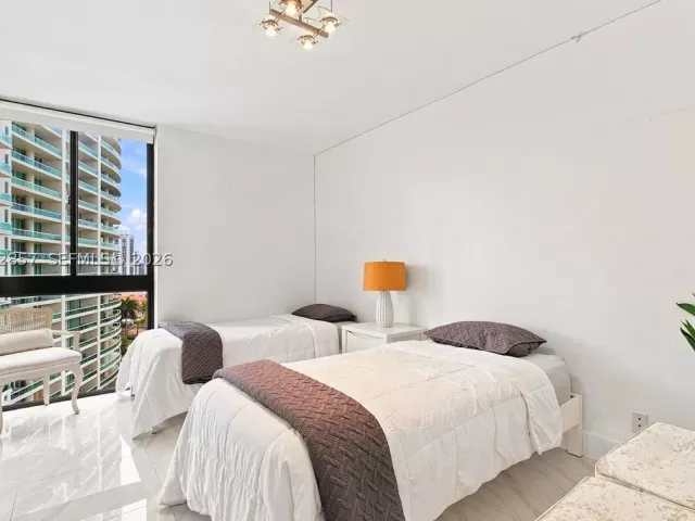 2-bedroom condo for rent in Aventura - 20185 E Country Club Dr 1104 - MondialRealty