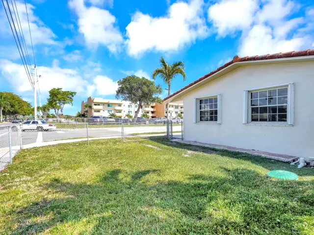 3-bedroom home for sale in Miami - 2400 SW 103rd Ct - MondialRealty