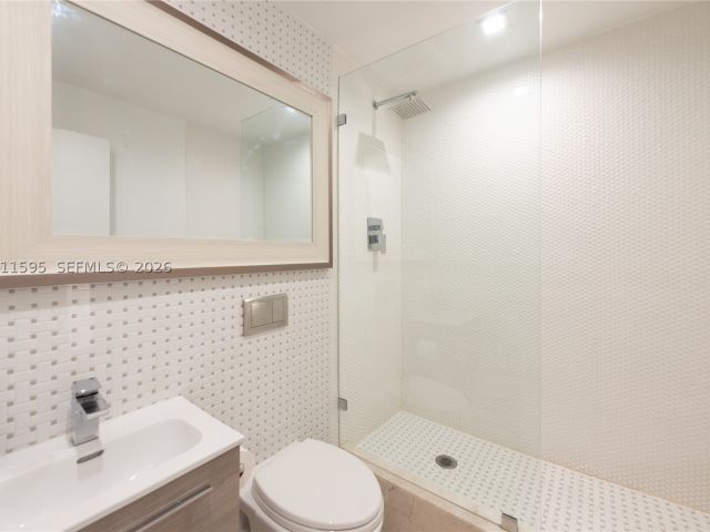 2-bedroom condo for rent in Key Biscayne - 201 Crandon Blvd 138 - MondialRealty